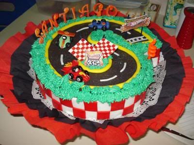  Wheels Birthday Cake on Out  The Cake Also Works For Nine Year Olds  Happy Birthday Santiago